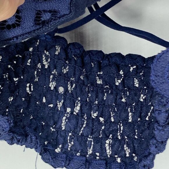 True Women's Pullover Criss-Cross Back Straps Crochet Lace Bralette Blue Small - Picture 4 of 9